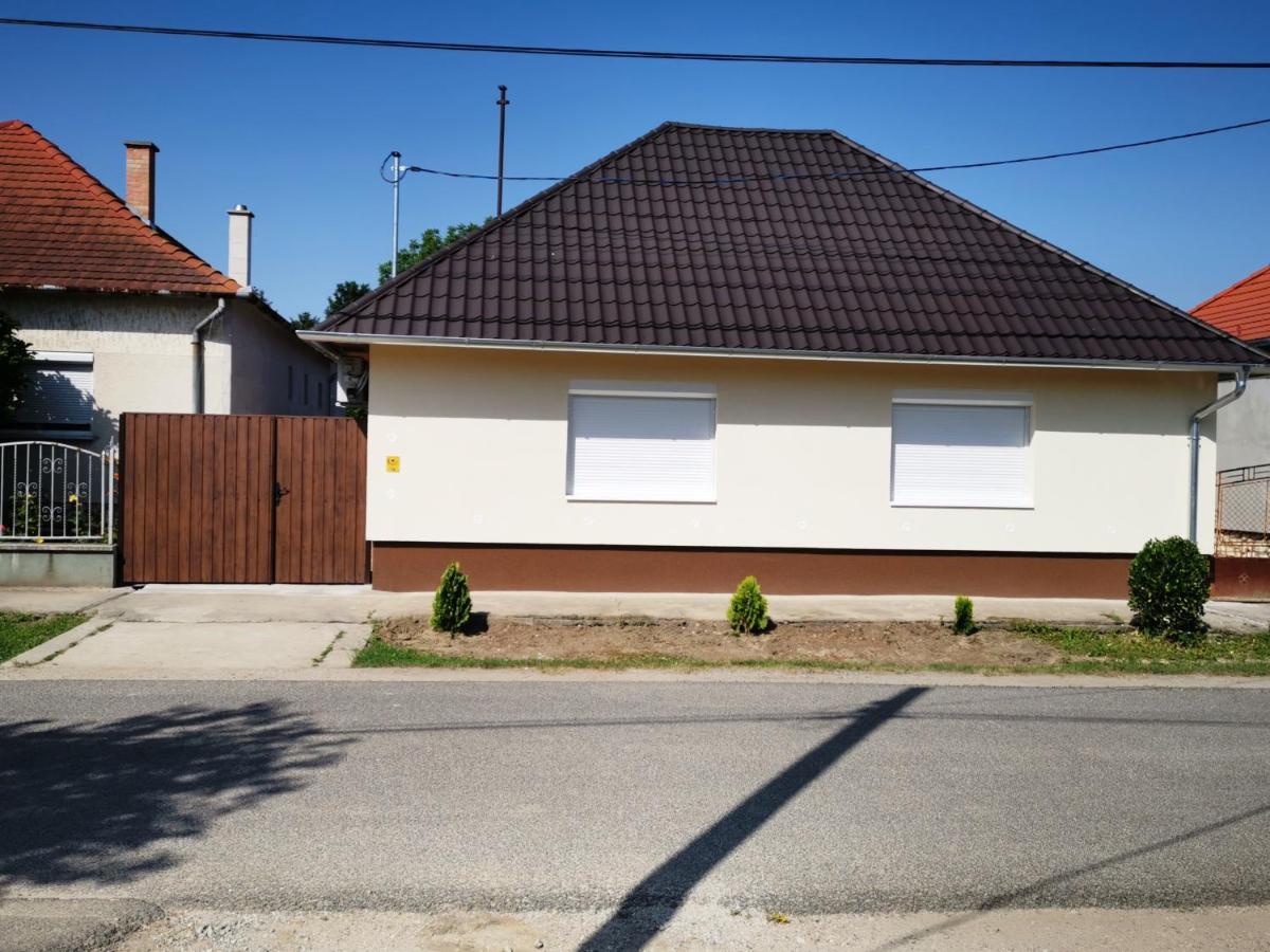 Lili Apartman ハルカーニャ エクステリア 写真
